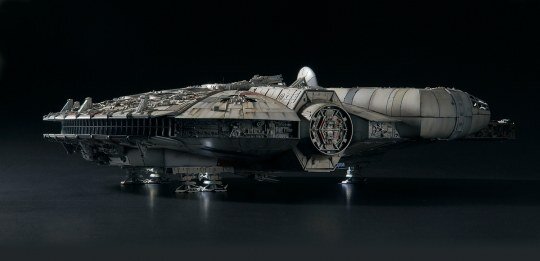 Revell 01206 BANDAI Millennium Falcon Perfect Grade Modellbausatz 1:72 mit LED-Einheit Flugzeug, Raumschiff, Transport, Fahrzeug