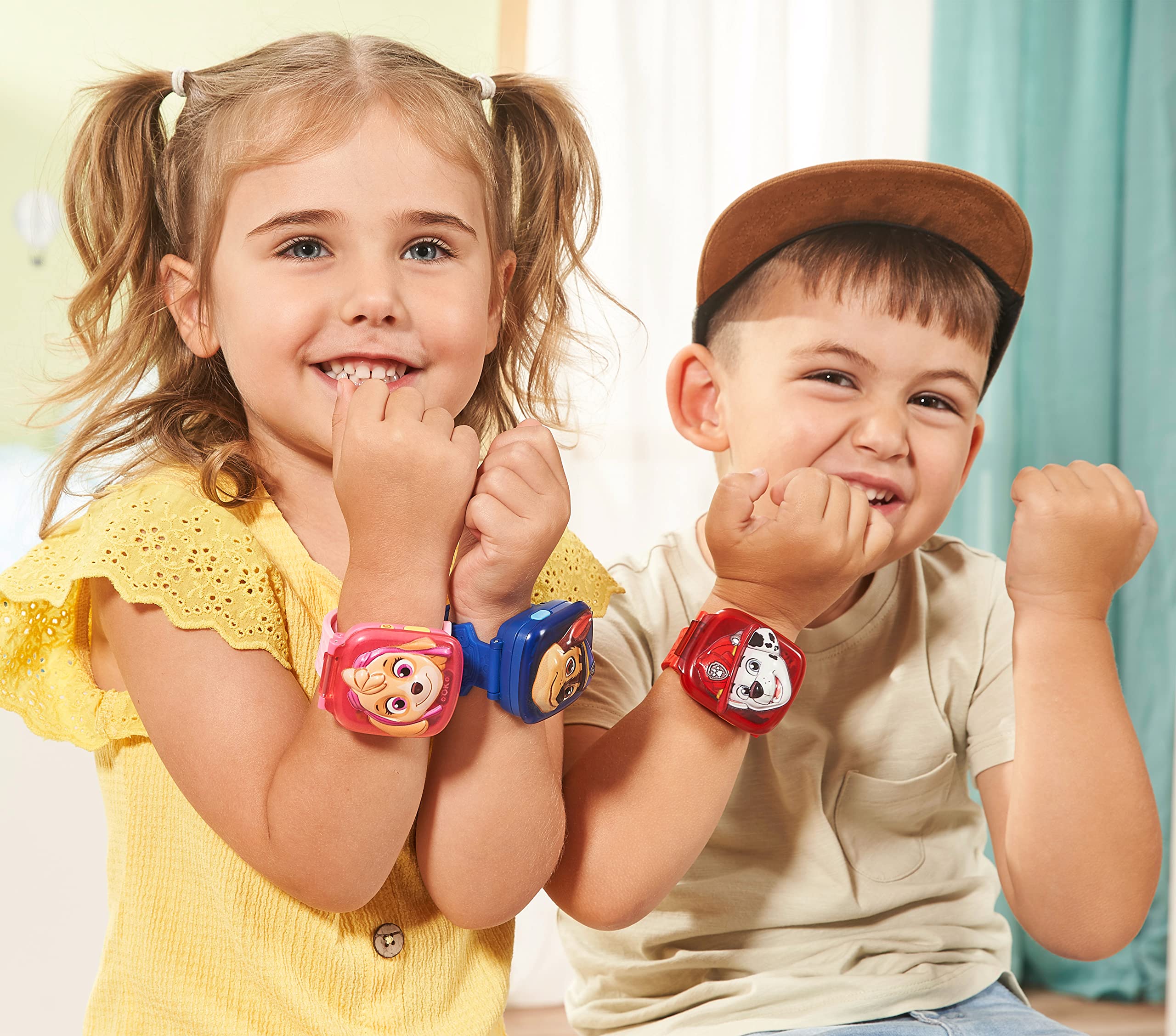 VTech Chase-Lernuhr aus Kunststoff mit Chase-Design, 10 Ziffernblättern, Wecker, Timer, Stoppuhr, 4 Lernspiele, Originalstimme, kindersicher, ab 3 J., Kopf, Person, Gesicht, Glücklich, Finger