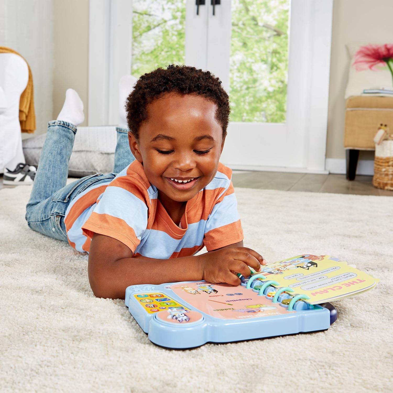 VTech Bluey Lernspielbuch aus Kunststoff im bunten Bluey-Design, mit Originalstimmen, 4 Spielmodi, Figuren- & Leuchttasten, Tragegriff, kindersicher & ab 3 J.,
