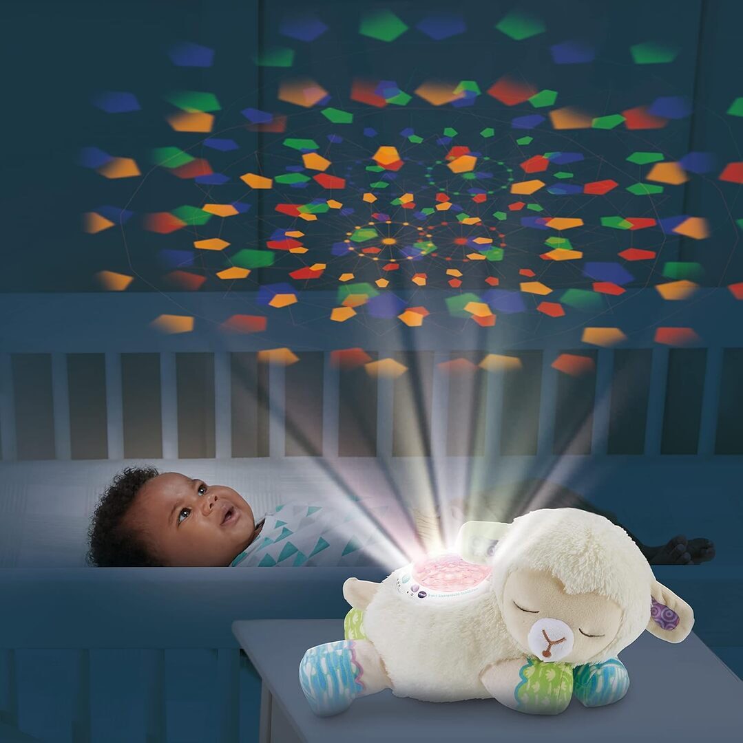 VTech 3-in-1 Sternenlicht-Schäfchen aus weichem Plüsch mit abnehmbarem Projektormodul, 3 Lichtschablonen, 3 Liedern, 40 Melodien, 25 Natur-Sounds, Timer & Geräusch-Sensor, ab 0,5 J., Krippe, Mobiliar, Bett für Säuglinge, Baby, Person, Krippe, Mobiliar, Be