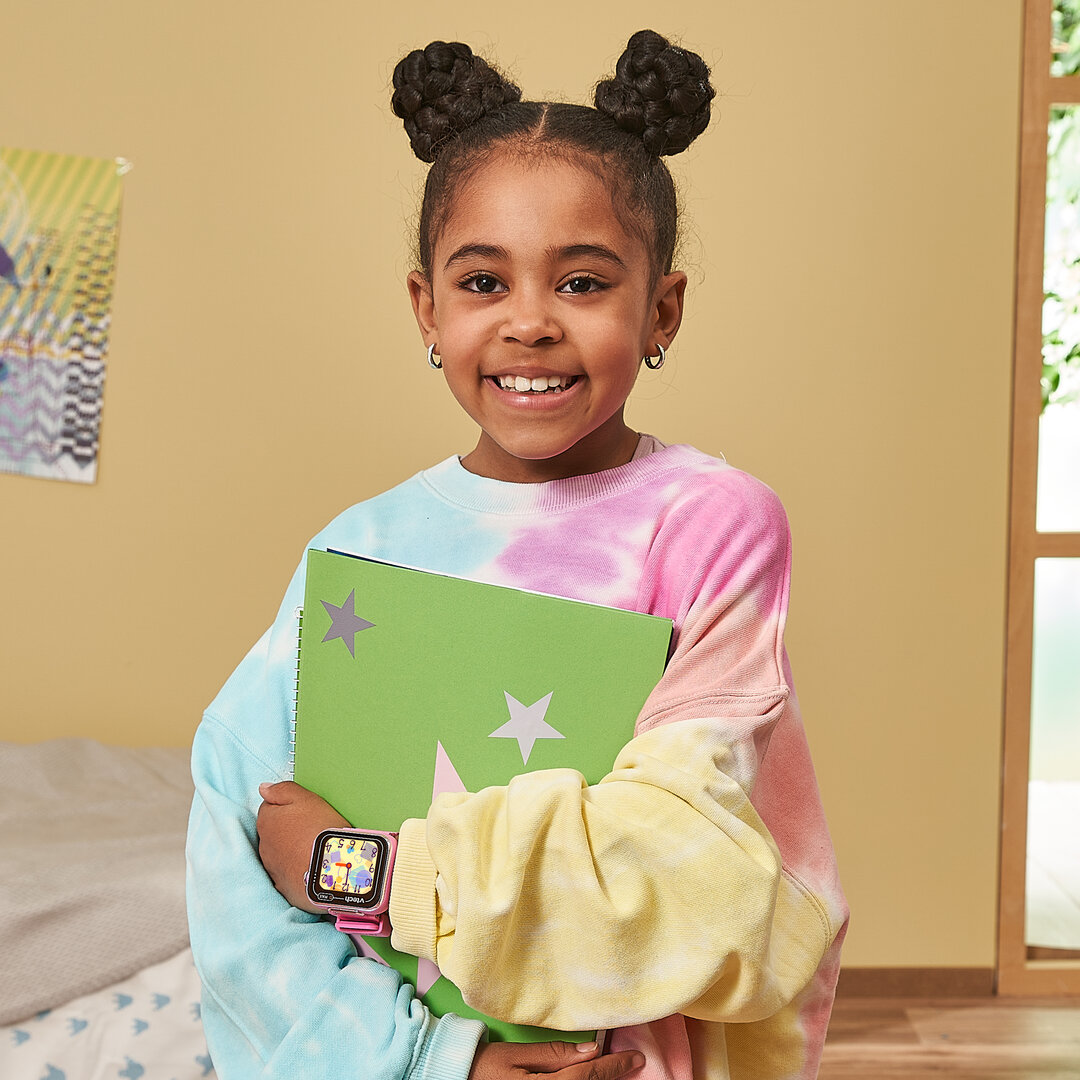 VTech KidiZoom Smart Watch MAX pink mit Touch-Display 1,69, Duokamera für Fotos/Video, Schrittzähler, Spiele & Kreativ-Apps, Wecker, Musik-Player, USB-Akku, spritzwassergeschützt, ab 5 Jahren, Kleid, Kind, Weiblich, Mädchen, Person