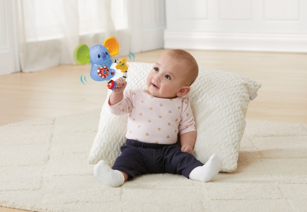 VTech Koalarassel mit beweglichen Ohren, 3 Lieder, 15 Melodien, Licht-Herz, Bewegungssensor, kindersicheres Batteriefach, für Babys von 3 bis 24 Monaten,