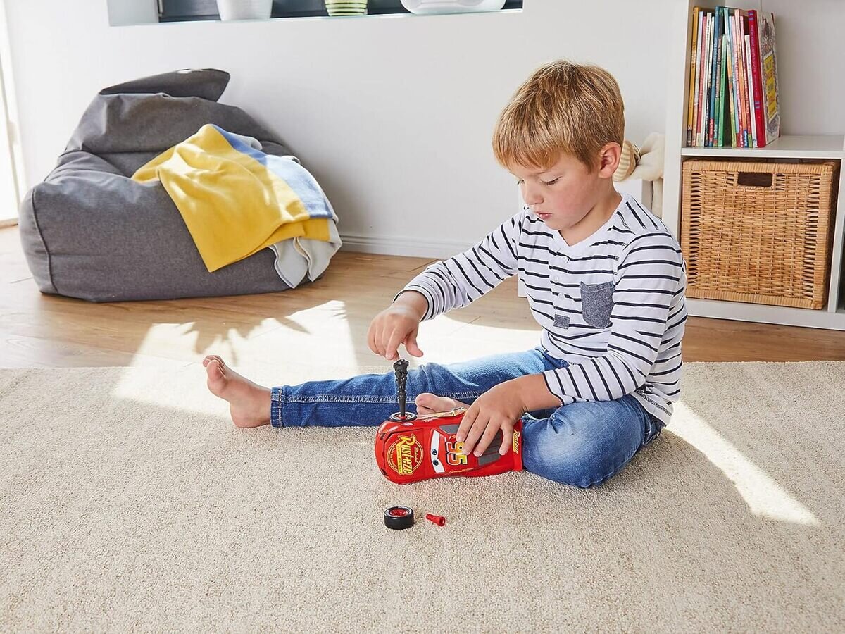Revell 00920 Lightning McQueen - Disney Cars Bausatz mit Licht und Sound