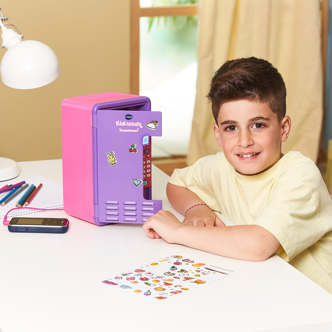 VTech Kidisecrets Traumtresor aus Kunststoff in Pink/Violett, Safe mit Zahlencode, LCD-Uhr, 6 Spiele, Wecker, Timer, 3 Lieder & 10 Melodien, 3 Fächer, Aufkleber, kindersicher ab 6 J., Junge, Kind, Männlich, Person, Gesicht