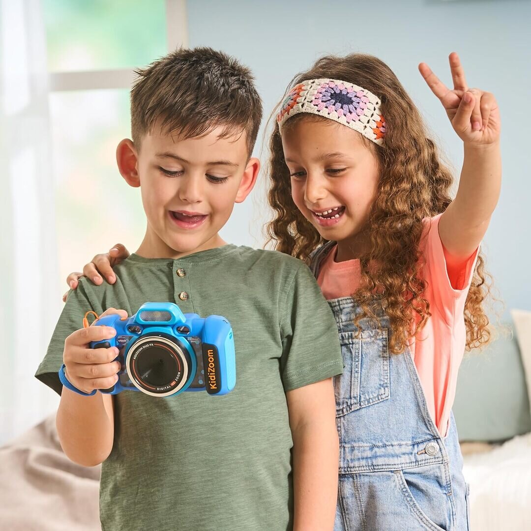 VTech KidiZoom Duo FX blau Kinder-Digitalkamera mit Doppellinse, ab 4 Jahren VTech KidiZoom Duo FX blau Kinderdigitalkamera mit Front- & Rückkamera, 4× Digital-Zoom, 2,4 Display, 7 Kreativ-Apps Cartoonstudio, Stimmrekorder etc., Spiele & Fotoeffekte, 4 AA, ab 4 Jahren, Photographie, Kind, Weiblich, Mädchen, Person