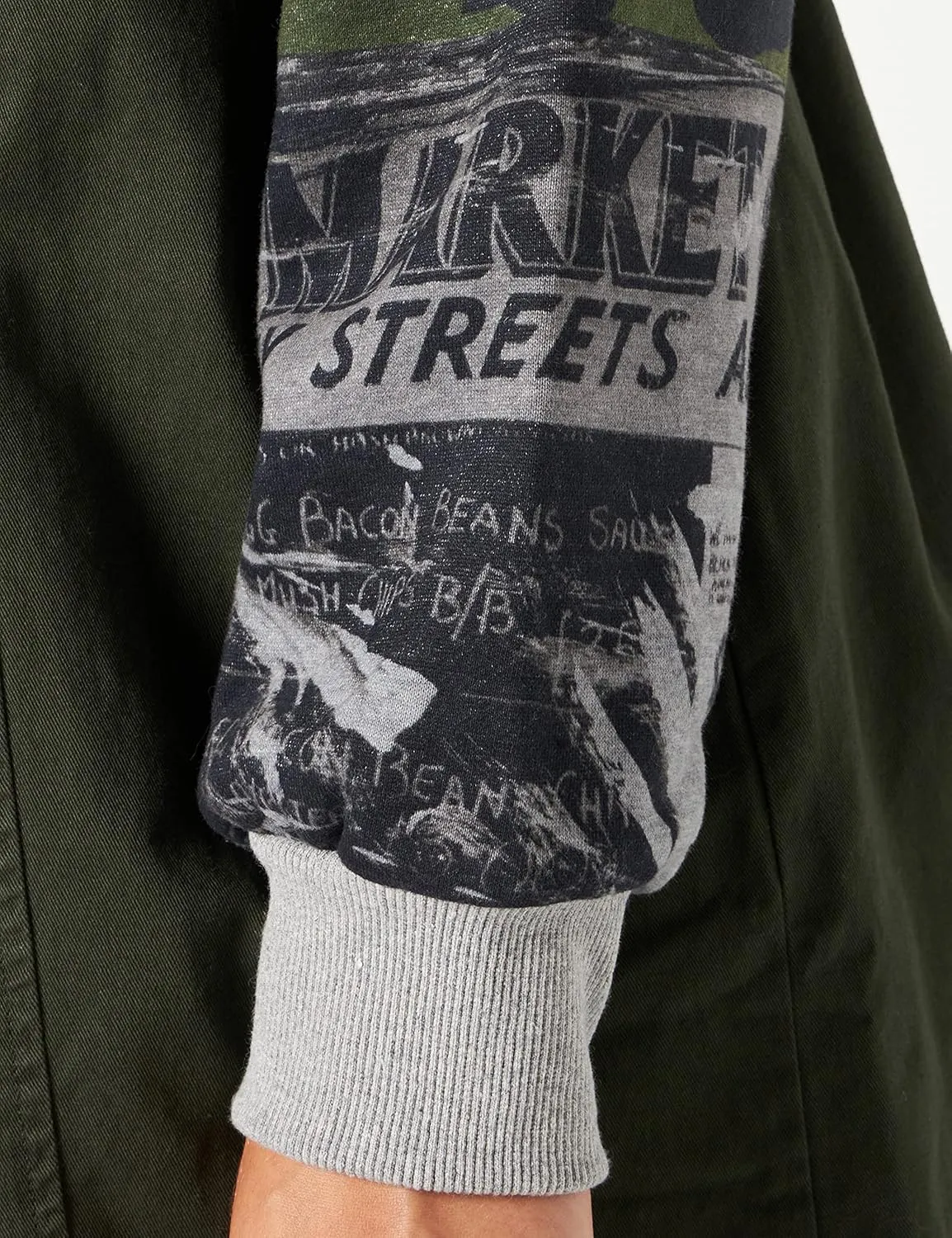 Desigual Damen Parka - Khaki, Camouflage-Ärmel, XL 22WWEWAG4092 GR. XL