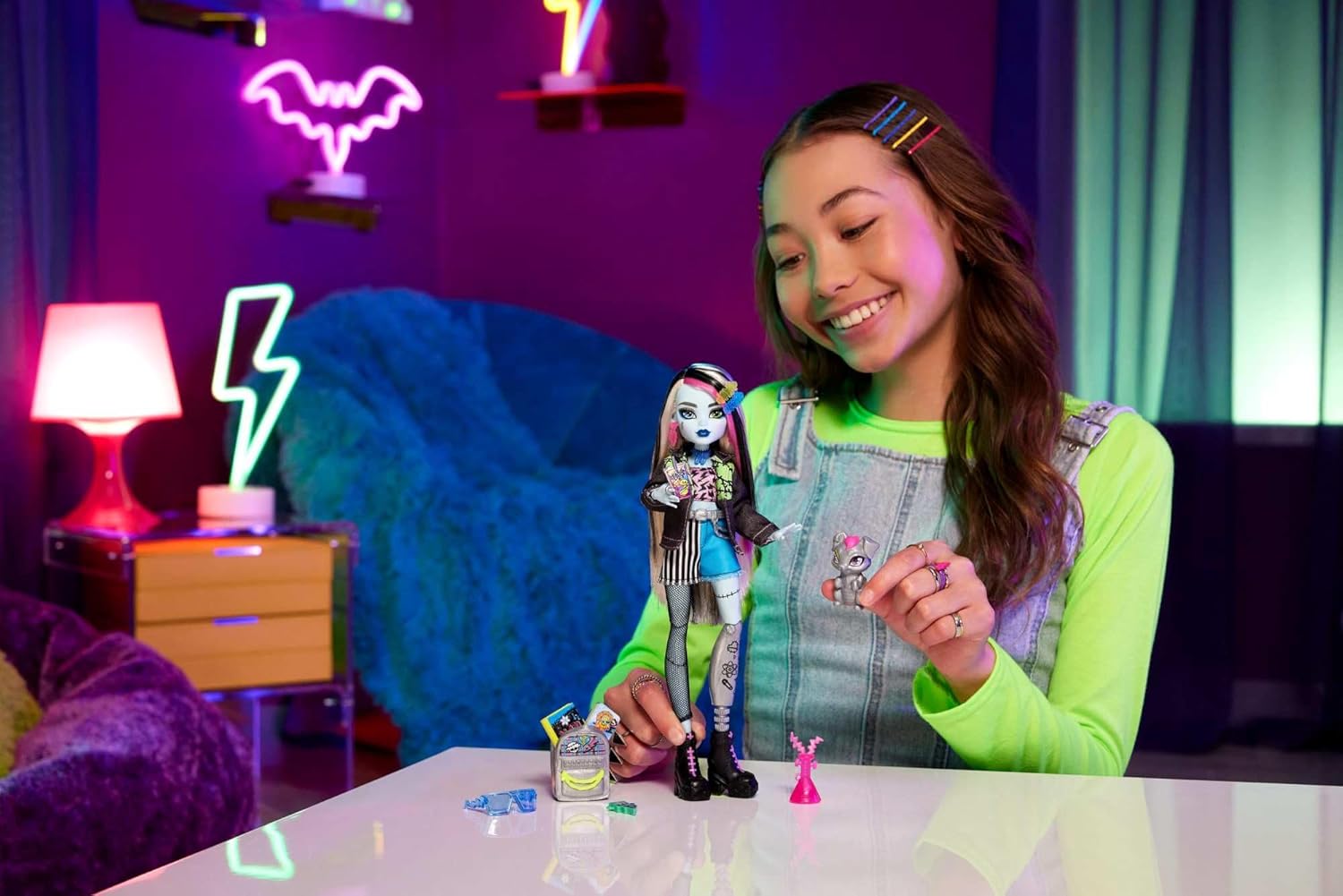 Monster High Frankie Stein Puppe mit Hund Watzie HXH73 Erwachsener, Weiblich, Person, Frau, Lächeln