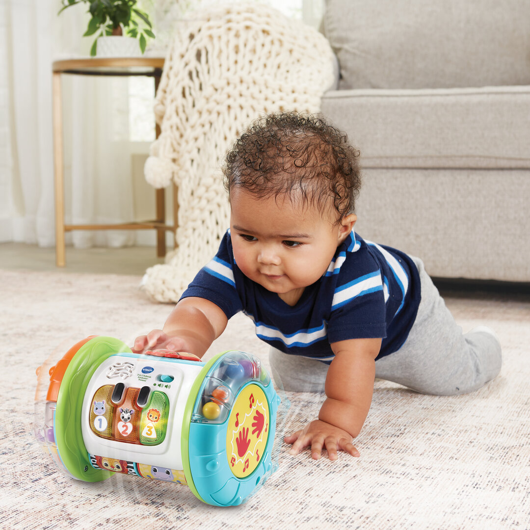 VTech 3-in-1 Rollende Entdecker-Trommel in buntem Kunststoff  13,8×18,8 cm, Rollen, Trommeln, 5 Entdeckerseiten mit Leucht-Klavier, Musik 7 Lieder, 18 Melodien, Bewegungssensor, kindersicher, ab 9 Monaten, Person, Gesicht, Kopf, Fotografie, Portrait