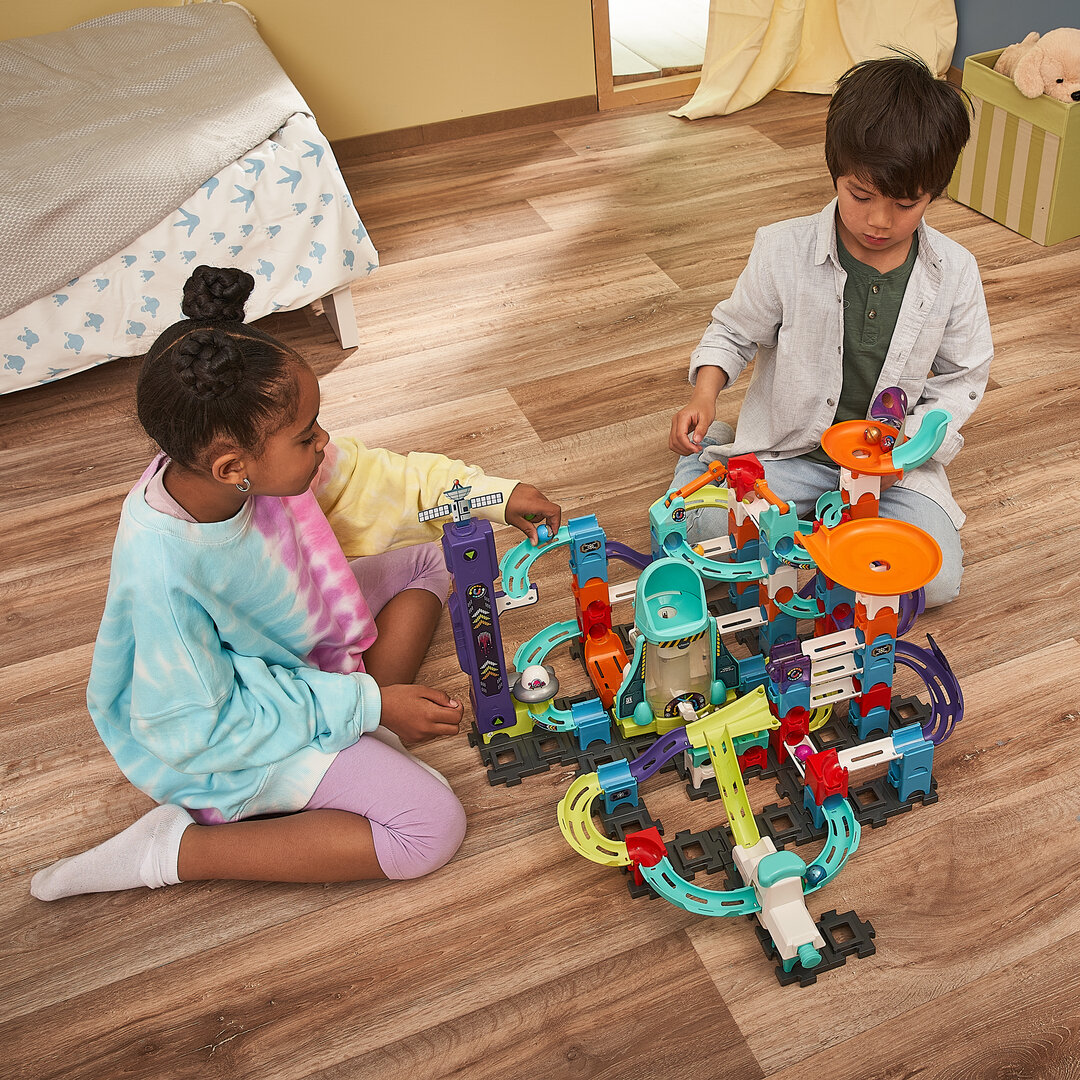VTech Marble Rush Space Magnetic Set XL300 E aus Kunststoff  119 Teile, inkl. elektronischem Modul, 5 MarBalls  5 magnetischer Kugeln, U-Kurve, UFO-Aufzug, magnetischer Pendel, fördert Motorik & räumliches Denken, ab 4 J., Abspielen, Socke, Kind, Mädchen,