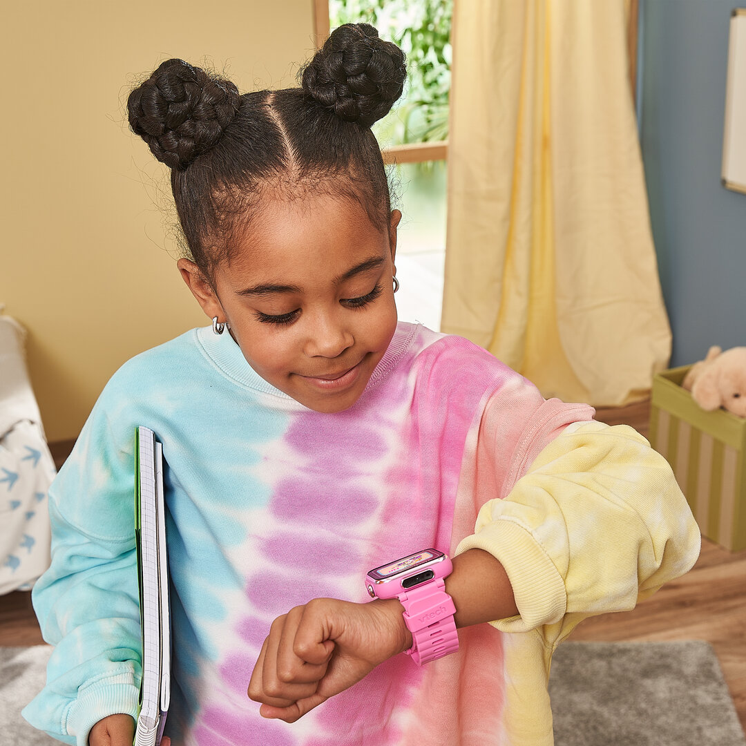 VTech KidiZoom Smart Watch MAX pink mit Touch-Display 1,69, Duokamera für Fotos/Video, Schrittzähler, Spiele & Kreativ-Apps, Wecker, Musik-Player, USB-Akku, spritzwassergeschützt, ab 5 Jahren, Kind, Weiblich, Mädchen, Person