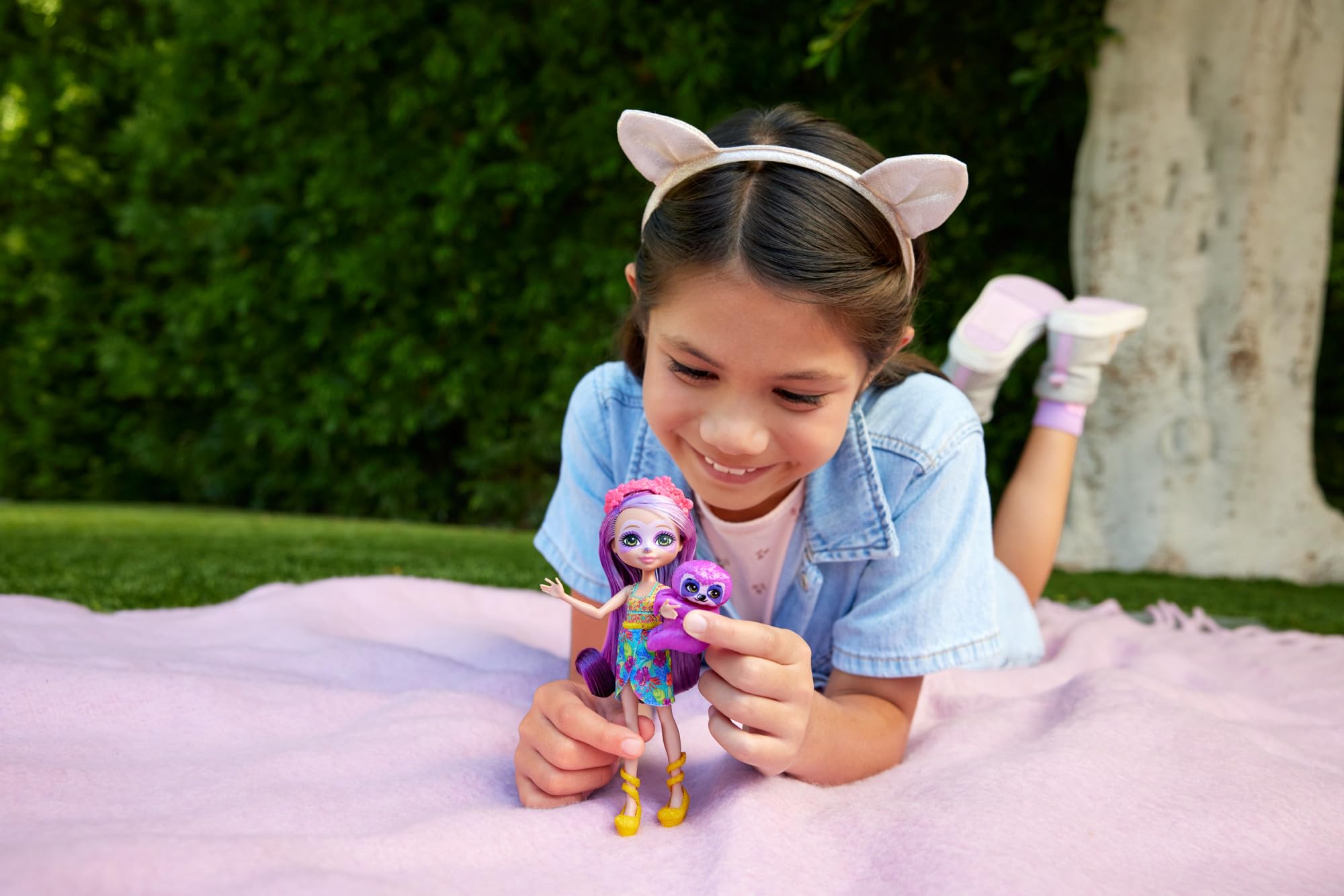 Enchantimals – Sabindra Sloth Puppe mit tierischem Freund Tang, abnehmbar, ab 4 J., Mattel, Enchantimals, Sunshine, Beach, Sabindra, Sloth, Puppe, HRX82