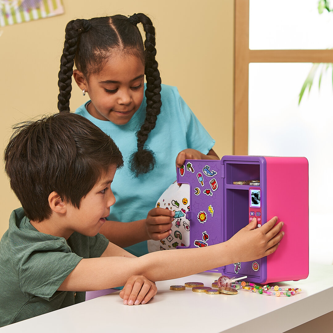 VTech Kidisecrets Traumtresor aus Kunststoff in Pink/Violett, Safe mit Zahlencode, LCD-Uhr, 6 Spiele, Wecker, Timer, 3 Lieder & 10 Melodien, 3 Fächer, Aufkleber, kindersicher ab 6 J., Kind, Weiblich, Mädchen, Person, Junge